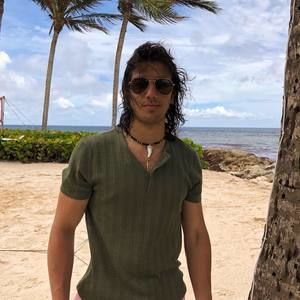 Meet your Posher, Christian